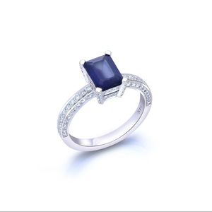 Beautiful Blue Sapphire and Diamond ring
